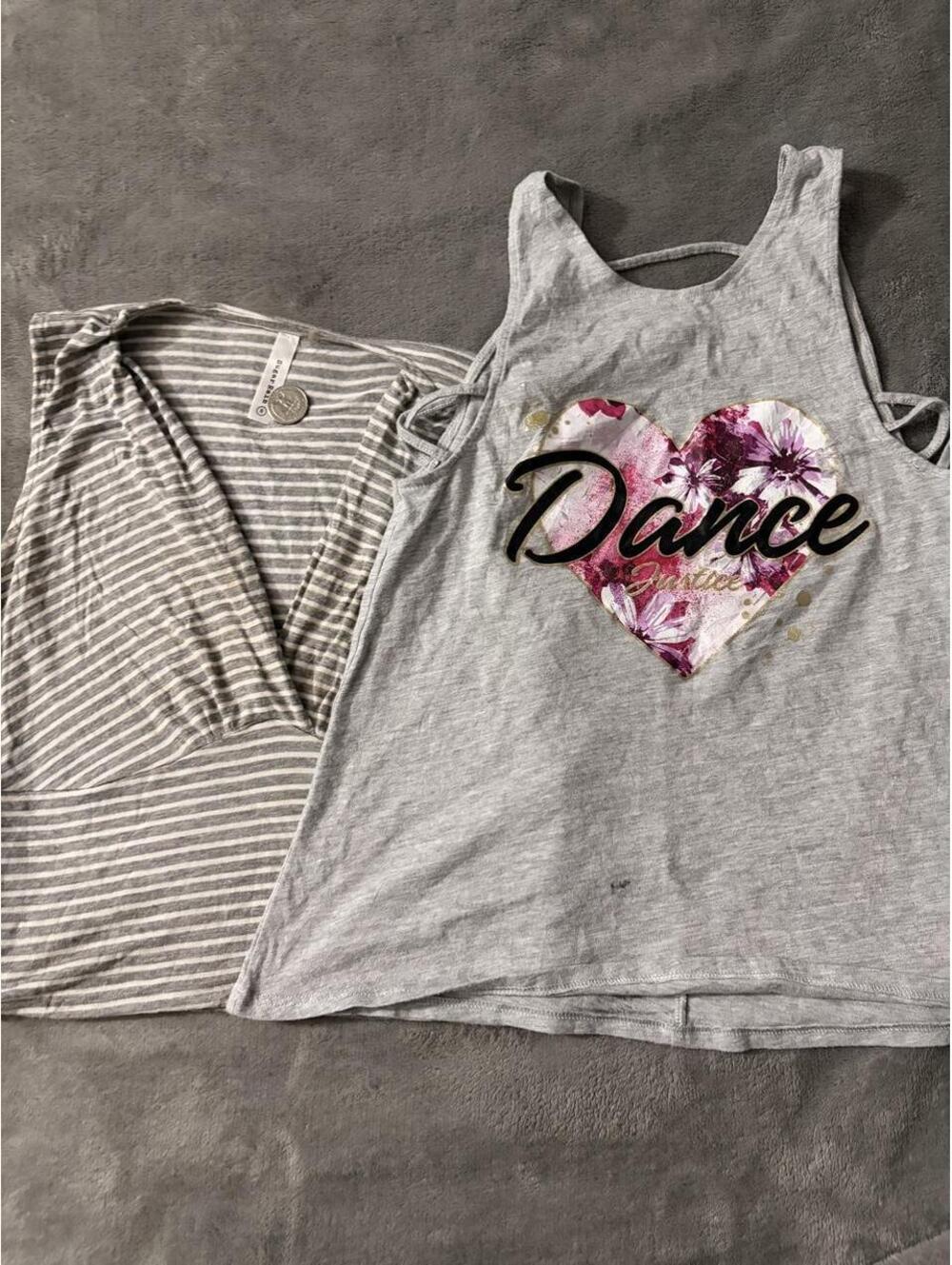 Gray tank top with heart-shaped floral graphic and the word 'Dance' - S - 0290